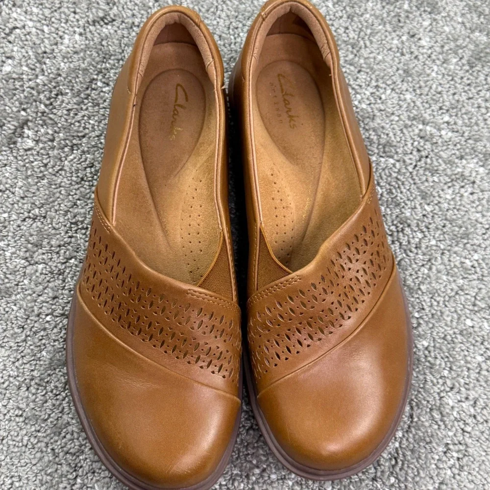 Clarks Artisan Loafers Womens 6.5 Brown Leather Laser Cut Perforated Slip On